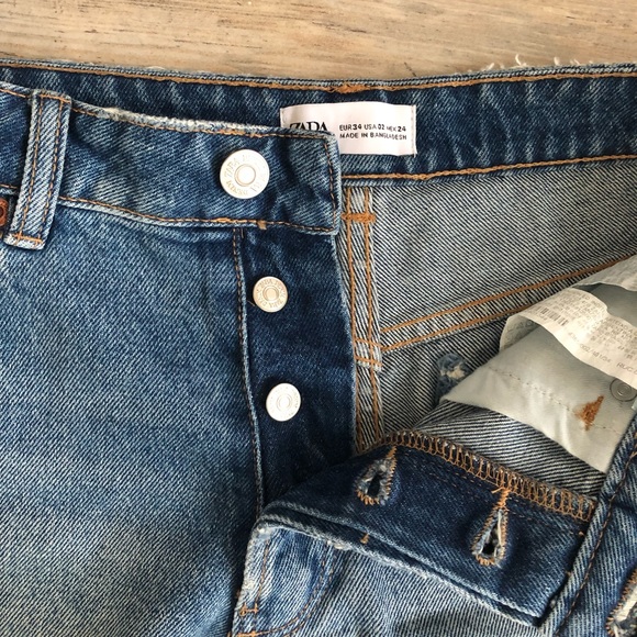 Zara Distressed Jean shorts - Picture 3 of 5